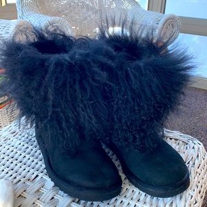 UGG BLACK  fur lined .. Like New Furry top Boots 🥾